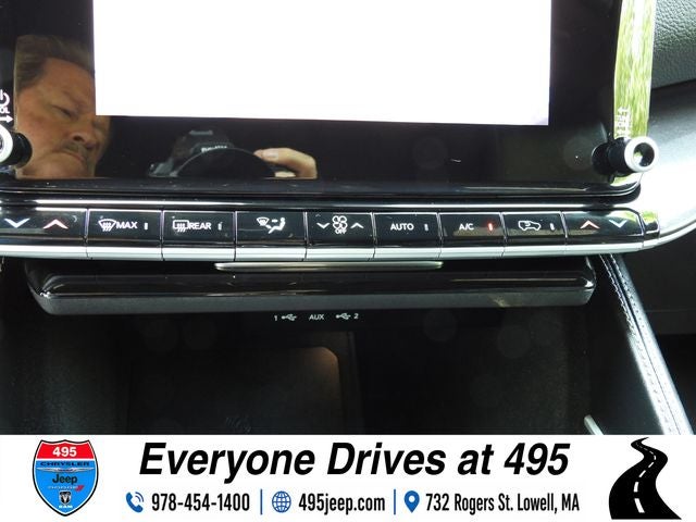 2024 Jeep Wagoneer Base