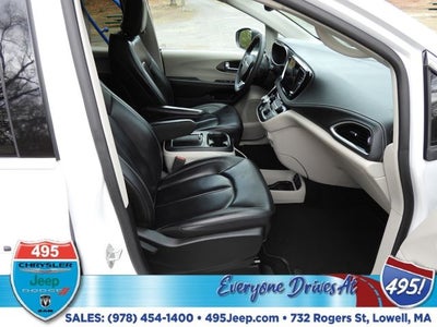 2023 Chrysler Pacifica Hybrid Touring L