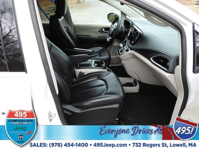 2023 Chrysler Pacifica Hybrid Touring L