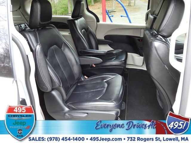 2023 Chrysler Pacifica Hybrid Touring L