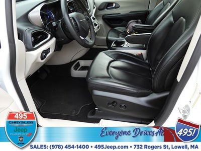 2023 Chrysler Pacifica Hybrid Touring L