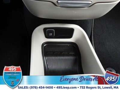 2023 Chrysler Pacifica Hybrid Touring L
