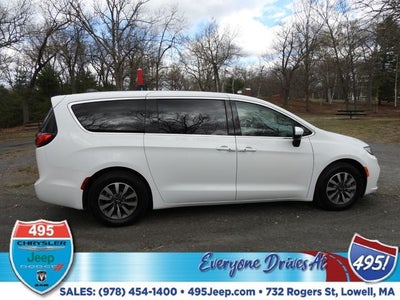 2023 Chrysler Pacifica Hybrid Touring L
