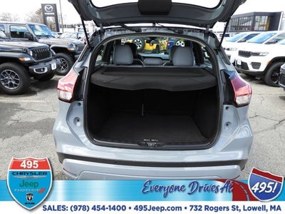 2023 Nissan Kicks SR